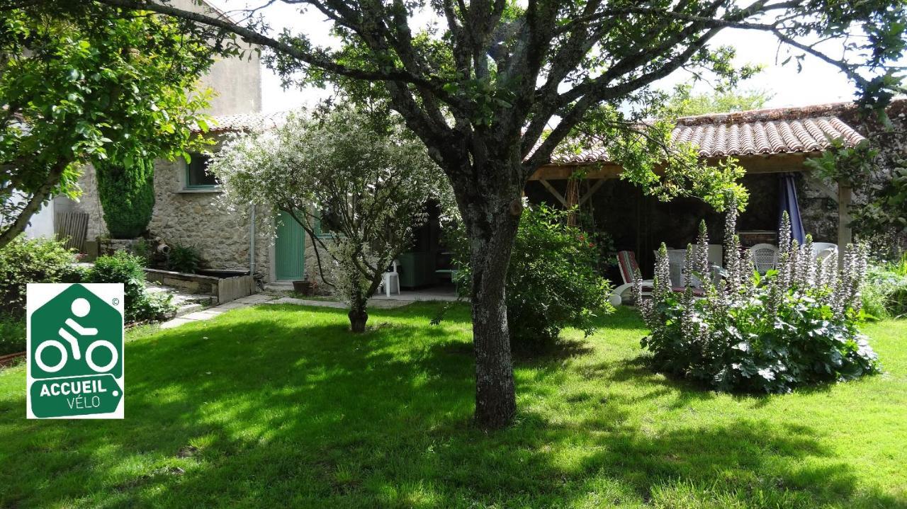 Logis Des Douves Panzió Tiffauges Kültér fotó