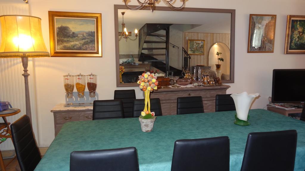 Logis Des Douves Panzió Tiffauges Kültér fotó