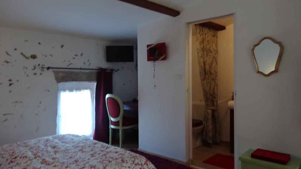 Logis Des Douves Panzió Tiffauges Kültér fotó