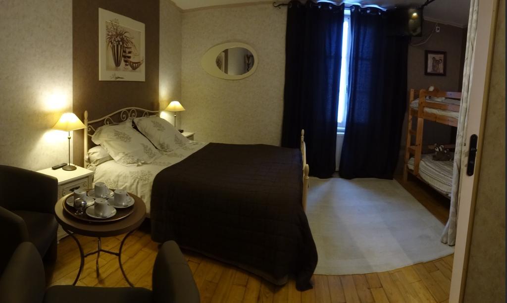 Logis Des Douves Panzió Tiffauges Kültér fotó