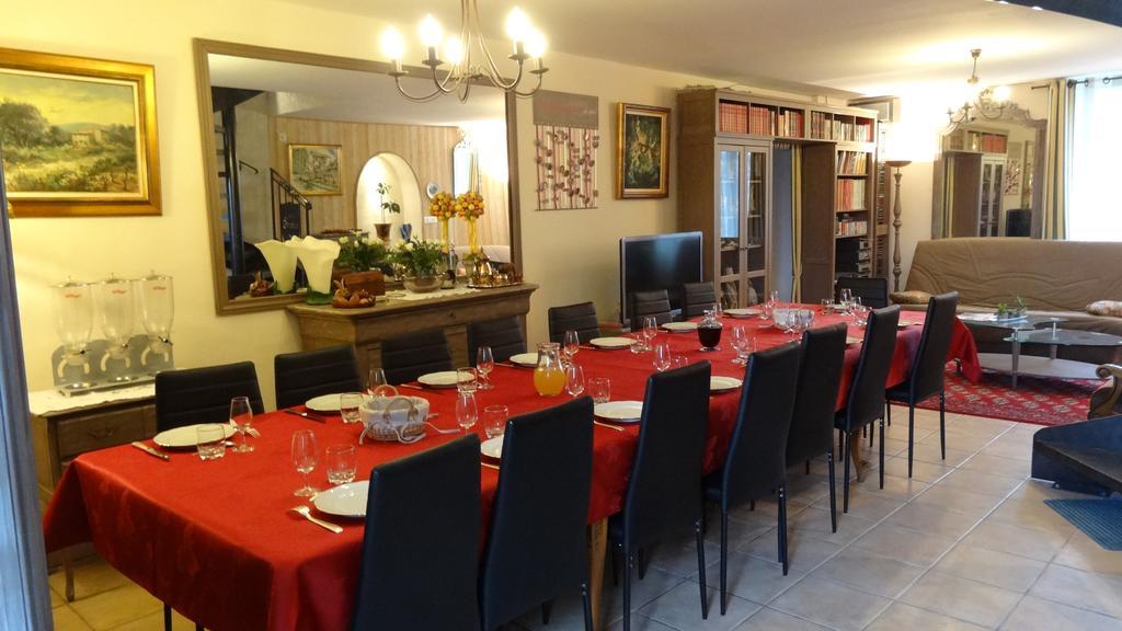 Logis Des Douves Panzió Tiffauges Kültér fotó