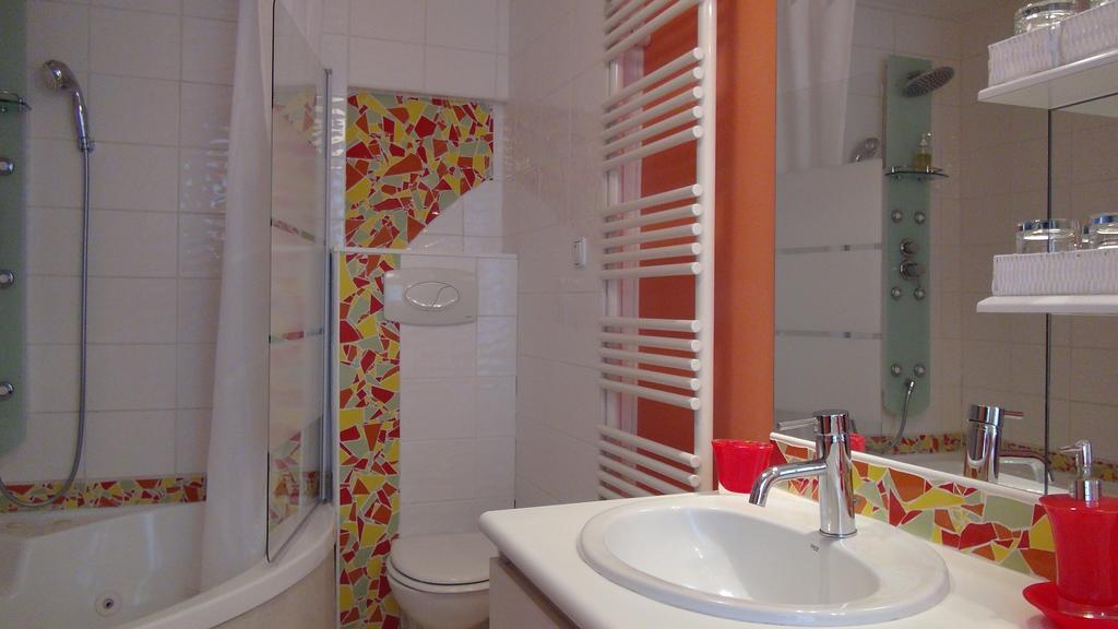 Logis Des Douves Panzió Tiffauges Kültér fotó