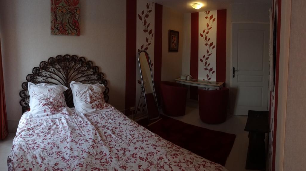 Logis Des Douves Panzió Tiffauges Kültér fotó